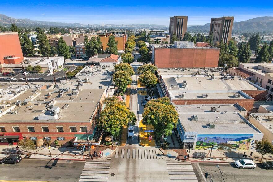 More Photos Of 130-140 N San Fernando Blvd, Burbank Storefront For Lease