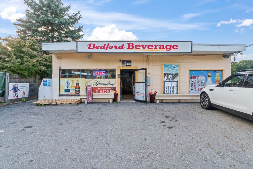 More Photos Of 545 Bedford Rd, Bedford Hills Showroom For Lease