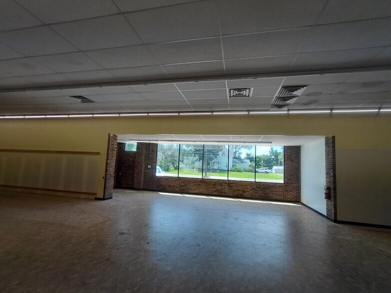 More Photos Of 109 E Clark St, La Plata Freestanding For Lease