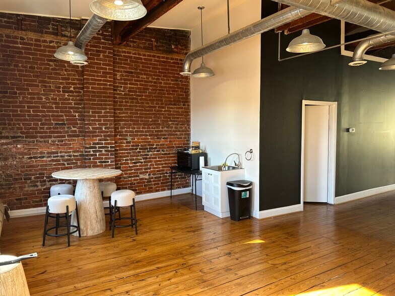 More Photos Of 125 E Davis St, Culpeper General Retail For Sale