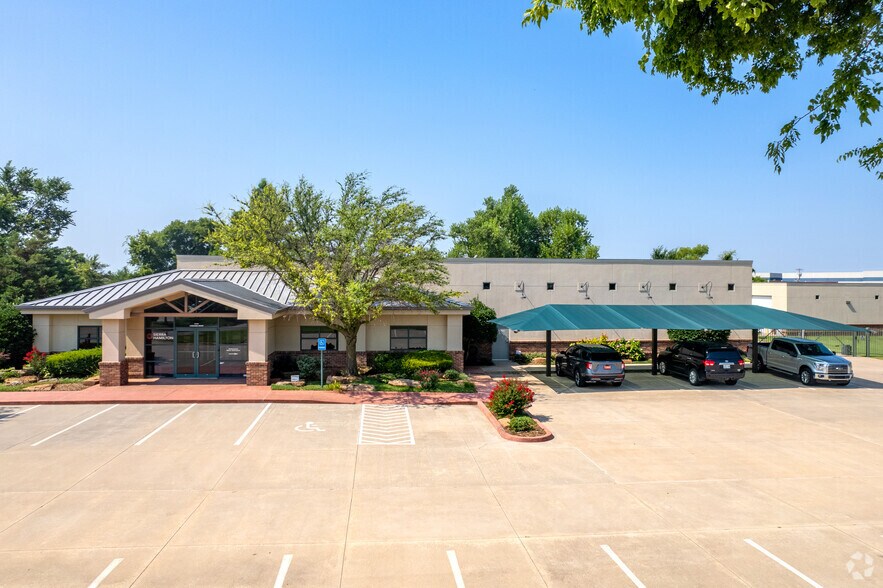 More Photos Of 3101 S Lakeside Dr, Oklahoma City Light Distribution For Sale