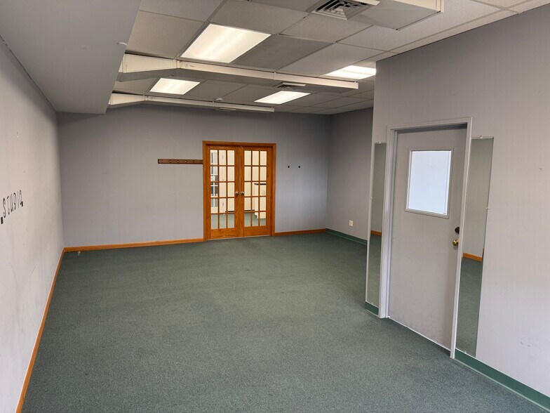 More Photos Of 526 W Wisconsin Ave, Appleton Medical For Lease
