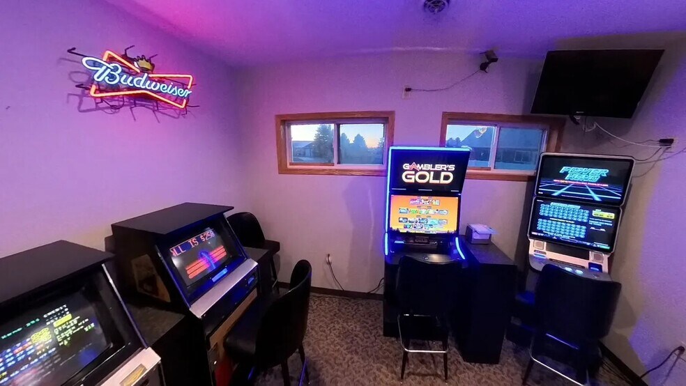 More Photos Of 811 N 2nd Ave, Castlewood Convenience Store For Sale