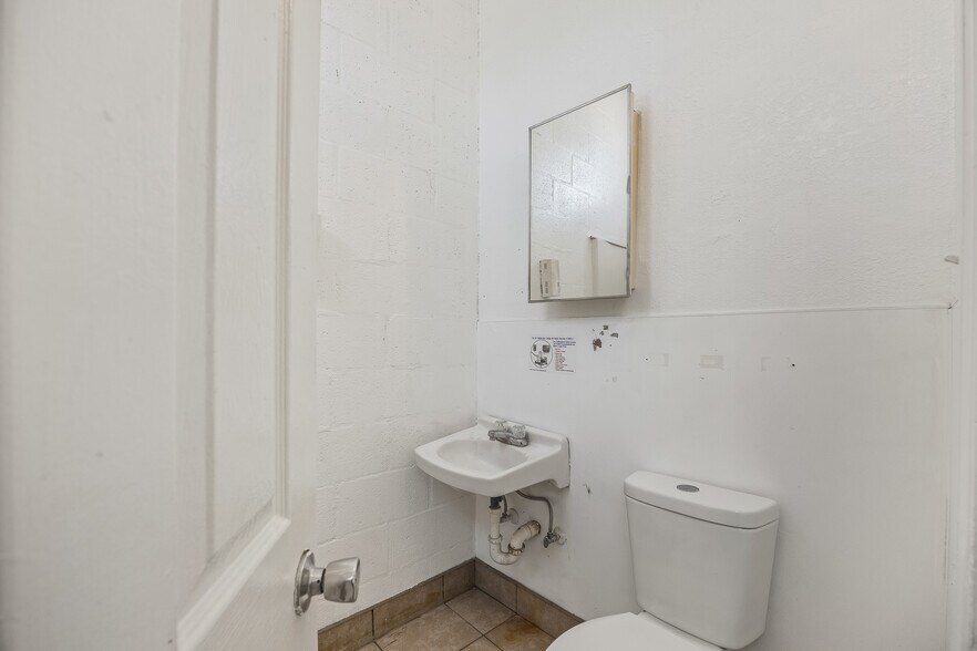 More Photos Of 33027 Road 159, Ivanhoe General Retail For Sale