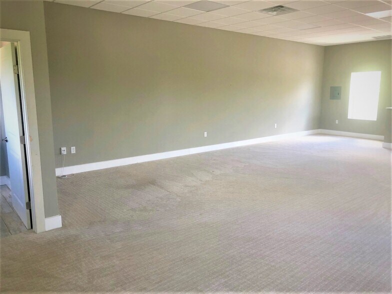 More Photos Of 12475 Trail Driver St, Austin Office For Lease