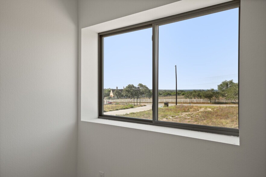 More Photos Of 10020 Darden Hill Rd, Austin Light Distribution For Sale