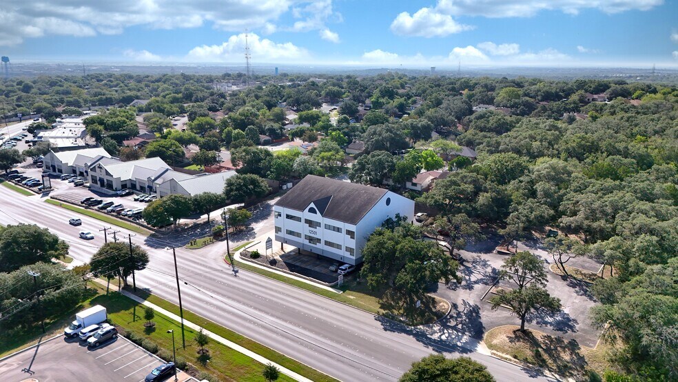 More Photos Of 12501 Judson Rd, San Antonio Medical For Sale