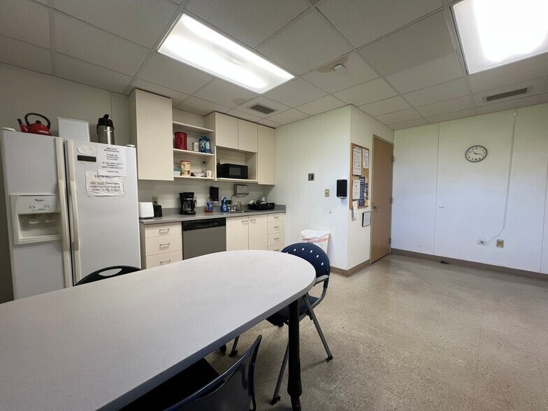 More Photos Of 872 Ohio Pike, Cincinnati Medical For Sale