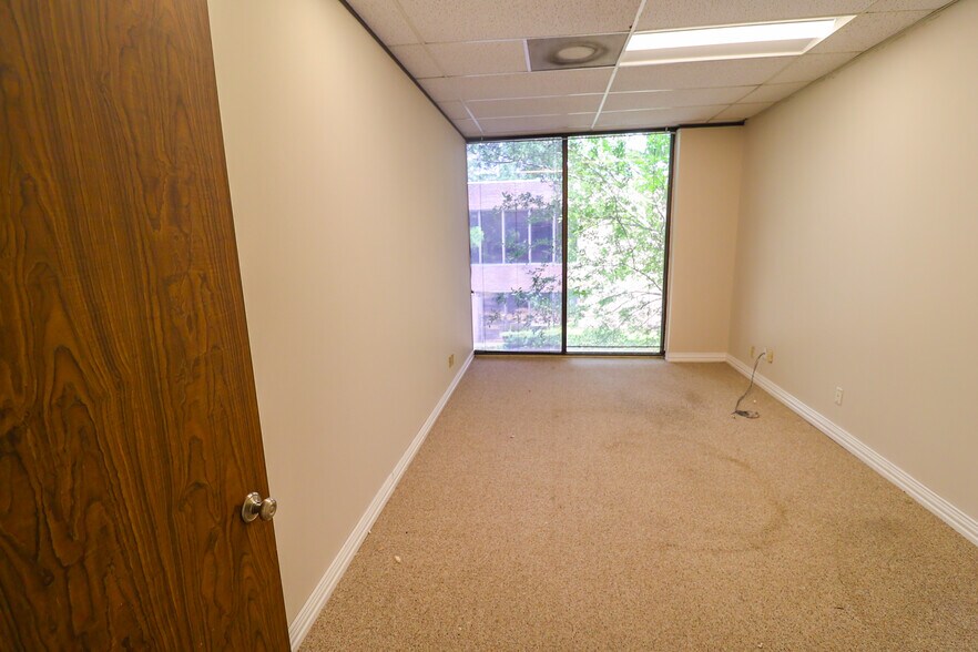 More Photos Of 13131 Champions Dr, Houston Medical For Lease