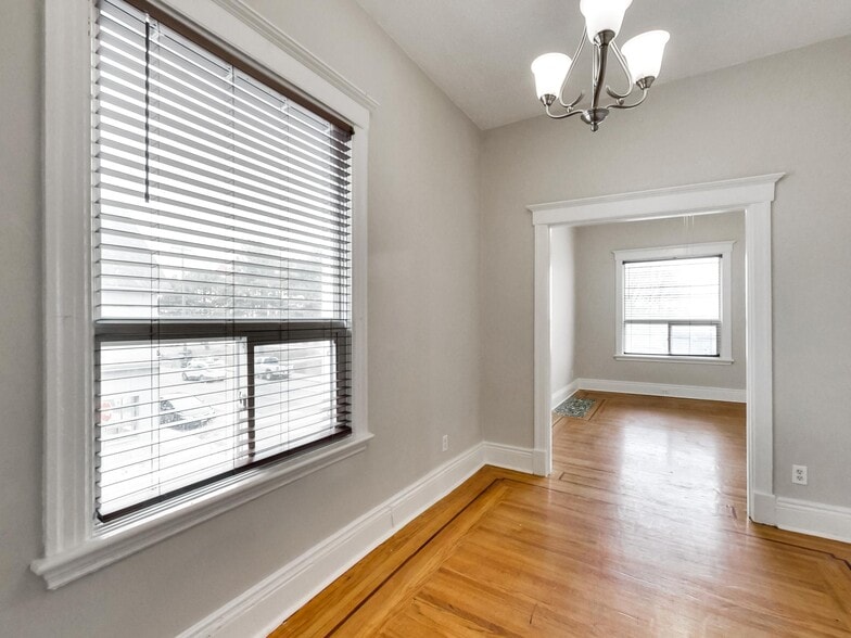 More Photos Of 443 Wentworth St N, Hamilton Storefront Retail Residential For Sale