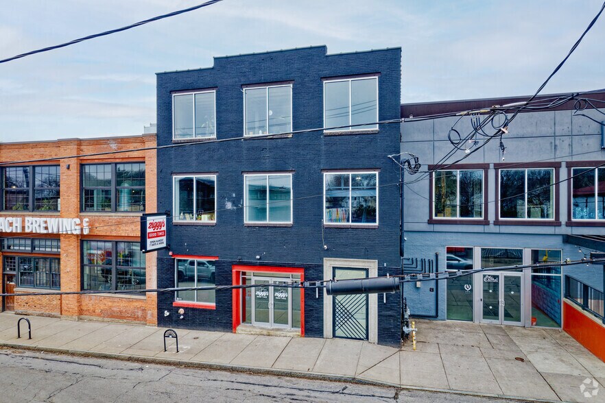 More Photos Of 127-131 Railroad St, Rochester Loft Creative Space For Lease