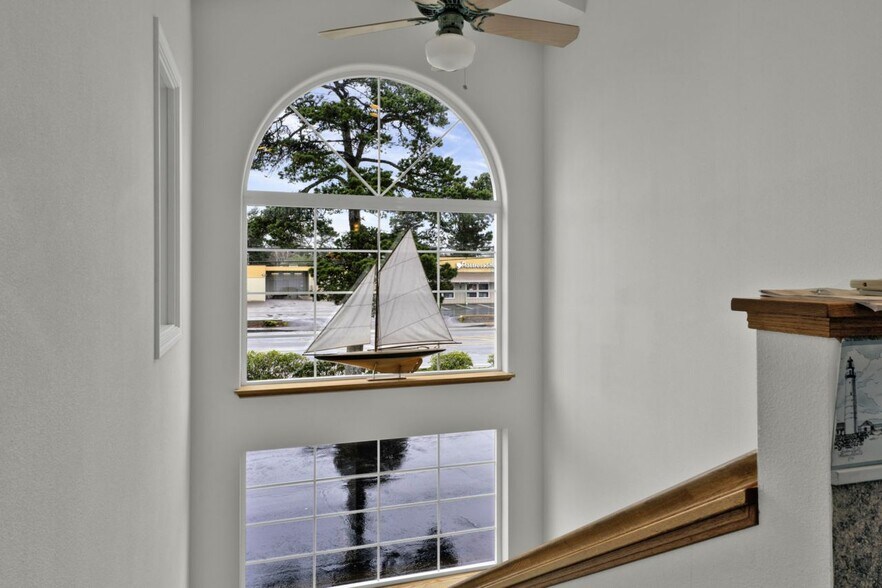 More Photos Of 1875 Highway 101, Florence Office For Sale