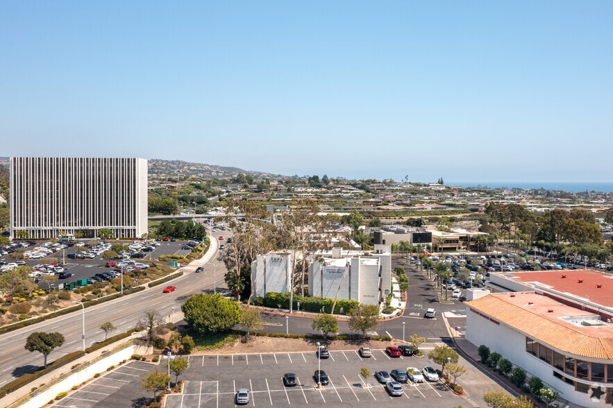 More Photos Of 1303 Avocado Ave, Newport Beach Office For Lease