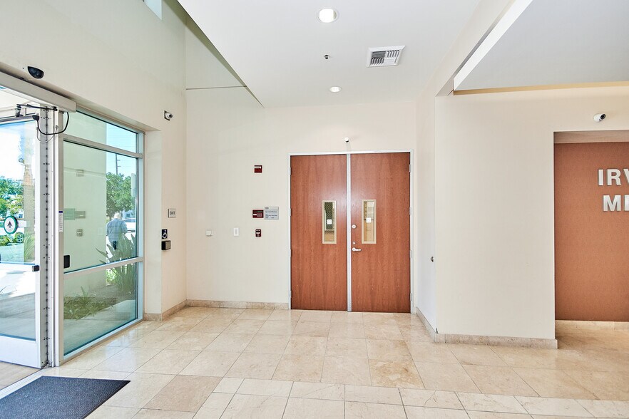 More Photos Of 18 Endeavor, Irvine Medical For Lease