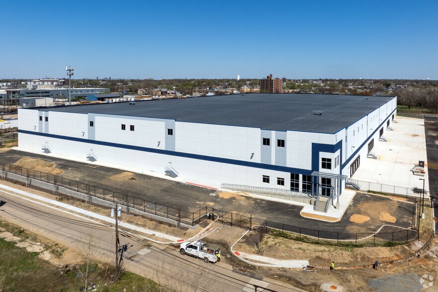 More Photos Of 332 S 17th St, Camden Distribution For Lease