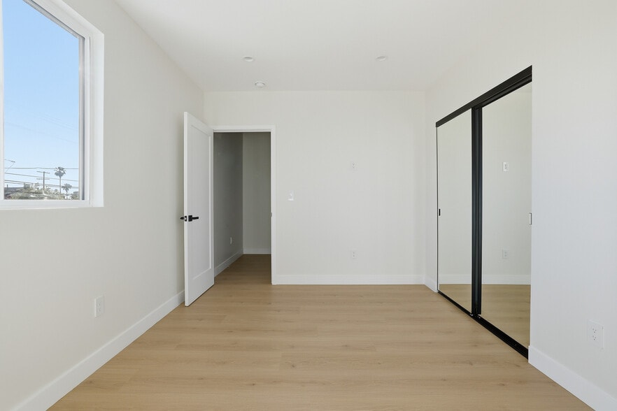 More Photos Of 13689 Garber St, Arleta Multifamily For Sale