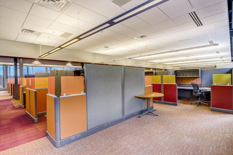 More Photos Of 450 Coyier Ln, Madison Office For Lease