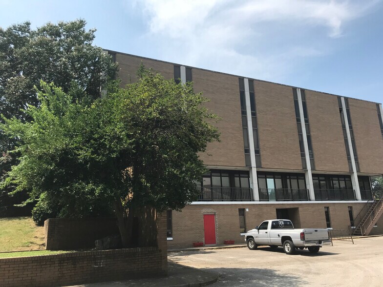 Primary Photo Of 3000 Walnut Grove Rd, Memphis Office For Lease