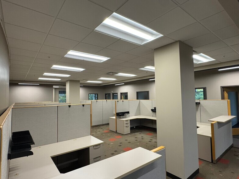 More Photos Of 1045 76th St, West Des Moines Office For Lease