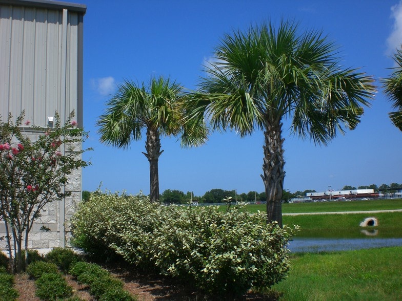 More Photos Of 919 Biscayne Blvd, Deland Airplane Hangar For Lease