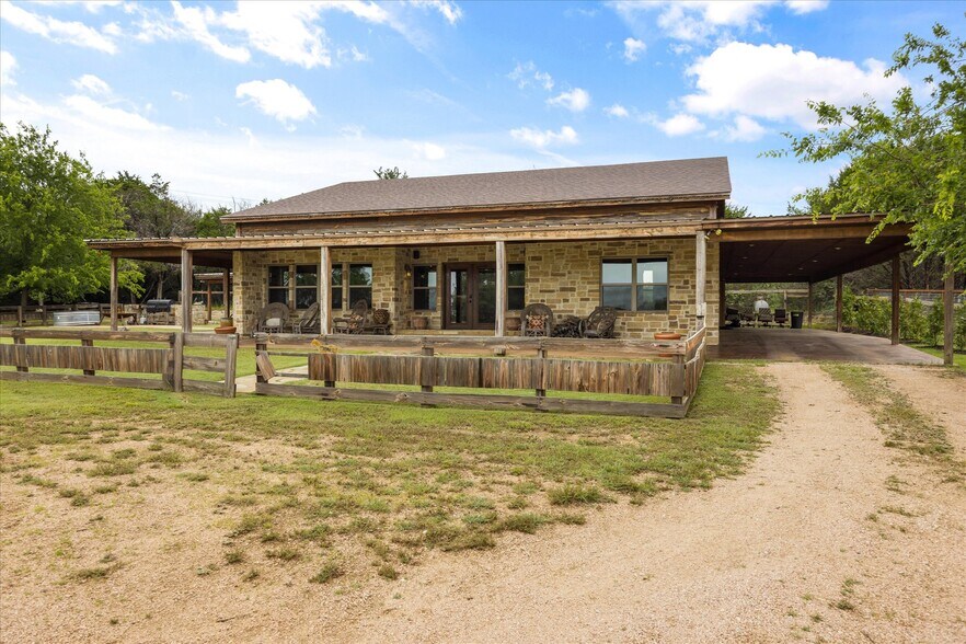 More Photos Of 1904 Floyd Rd, Weatherford Specialty For Sale