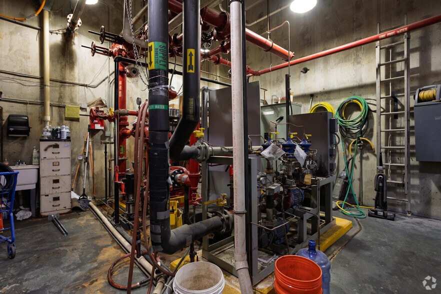 More Photos Of 3100 Broadway St, Kansas City Office For Sale