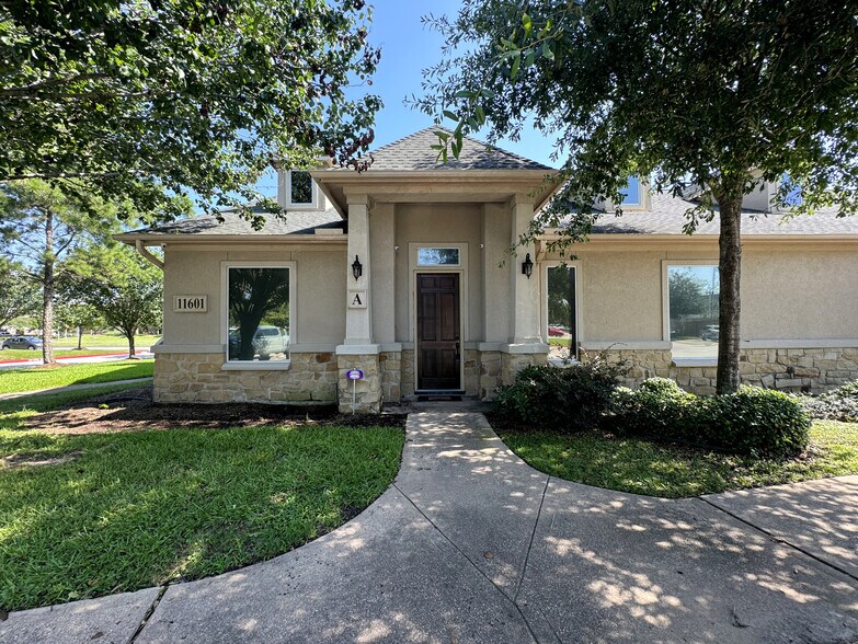 Primary Photo Of 11601 Spring Cypress Rd, Tomball Medical For Sale