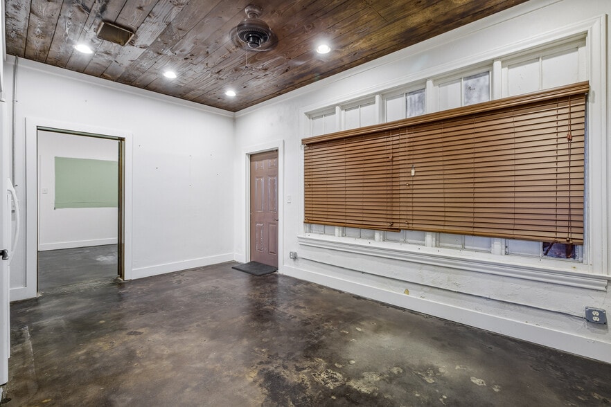 More Photos Of 1000 Louisville Ave, Monroe Office For Sale