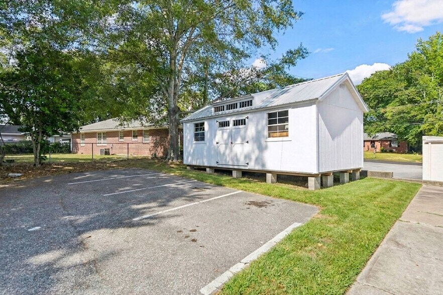 More Photos Of 224 E Broad St, Winder Medical For Sale