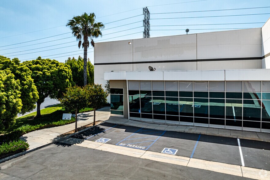 More Photos Of 10888 San Sevaine Way, Jurupa Valley Distribution For Lease