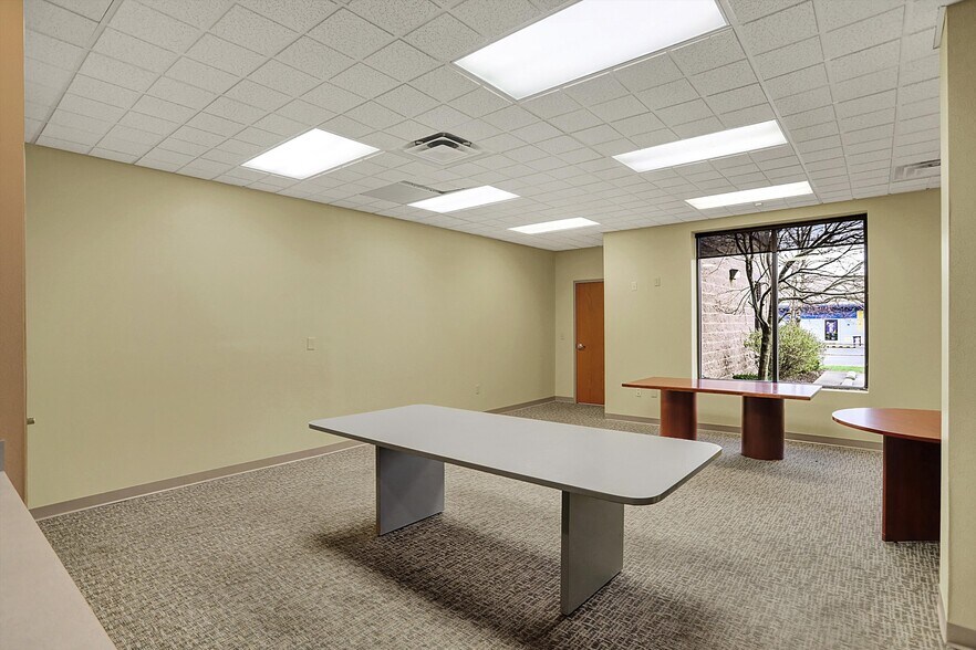 More Photos Of 711 W Gardner Dr, Marion Medical For Sale