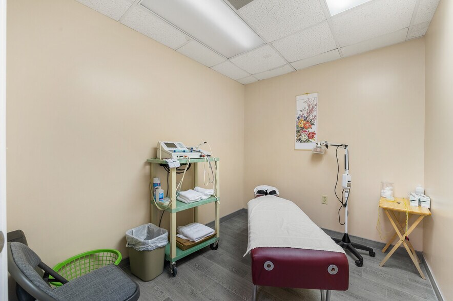 More Photos Of 3480 W Main St, League City Medical For Sale