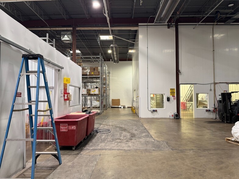 More Photos Of 625 Public Service Rd, Waukegan Warehouse For Sale