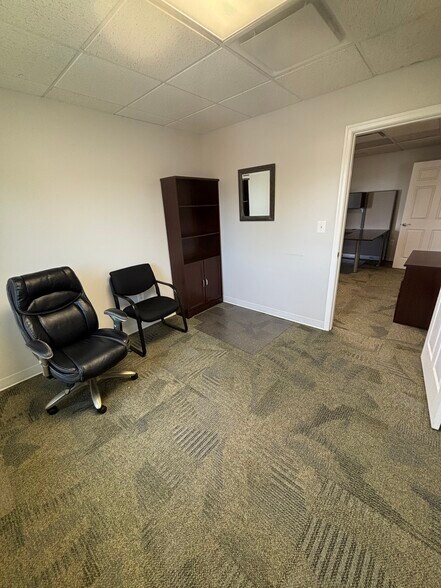 More Photos Of 70 Main St, Warrenton Office For Lease