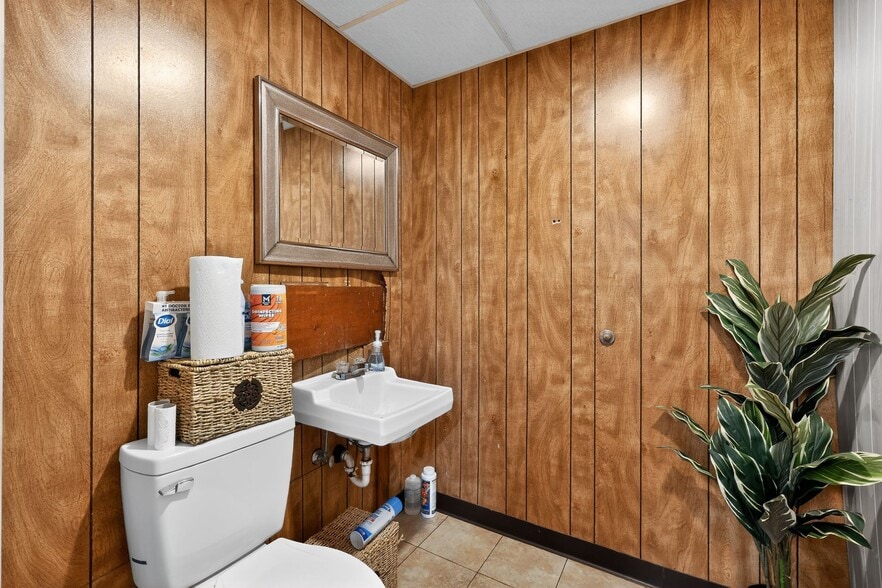 More Photos Of 305 Crump St, Goldsboro Warehouse For Sale