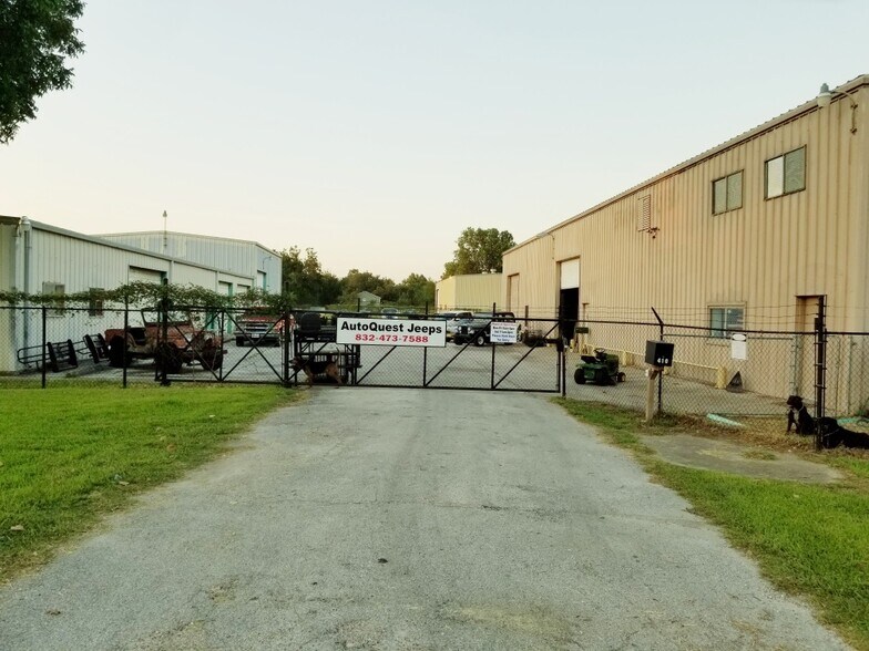 More Photos Of 410 W Canino Rd, Houston Manufacturing For Sale