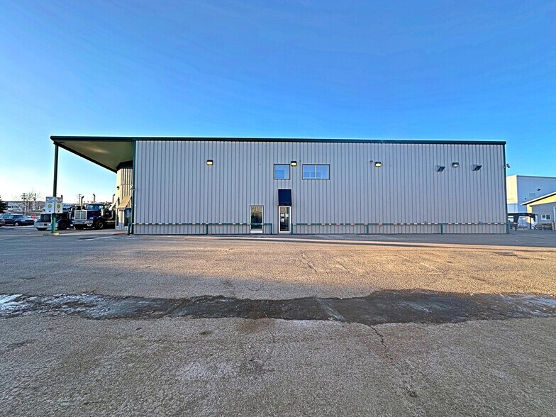 More Photos Of 195 Mackay Cres, Fort McMurray Warehouse For Sale