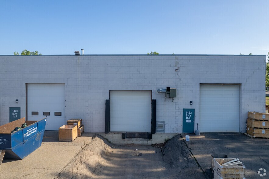 More Photos Of 1423 45th Ave NE, Calgary Warehouse For Lease