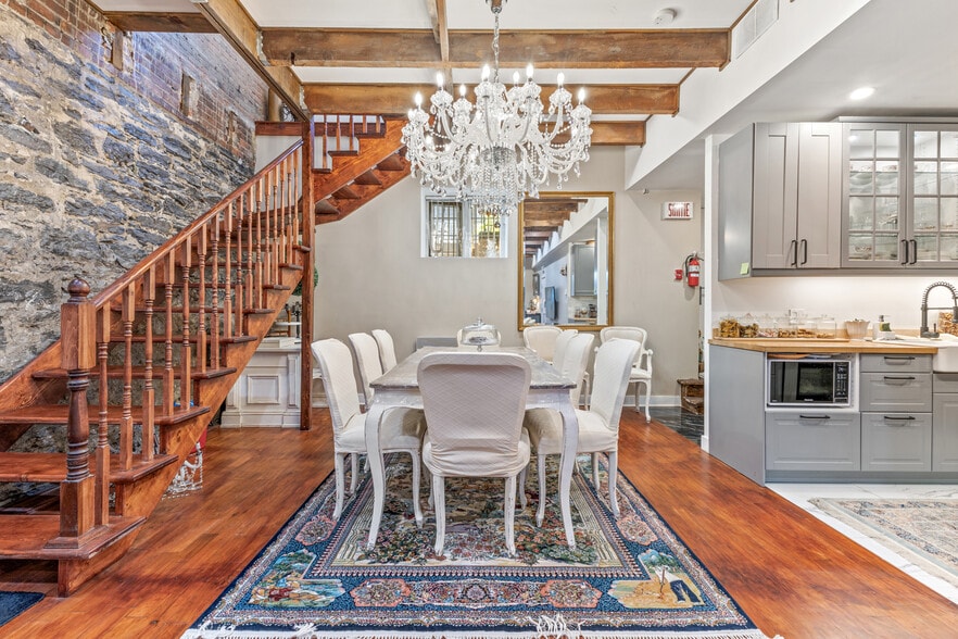 More Photos Of 1023 Rue Berri, Montréal Apartments For Sale