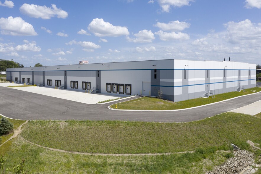 More Photos Of 990 E North Ave, Glendale Heights Distribution For Lease