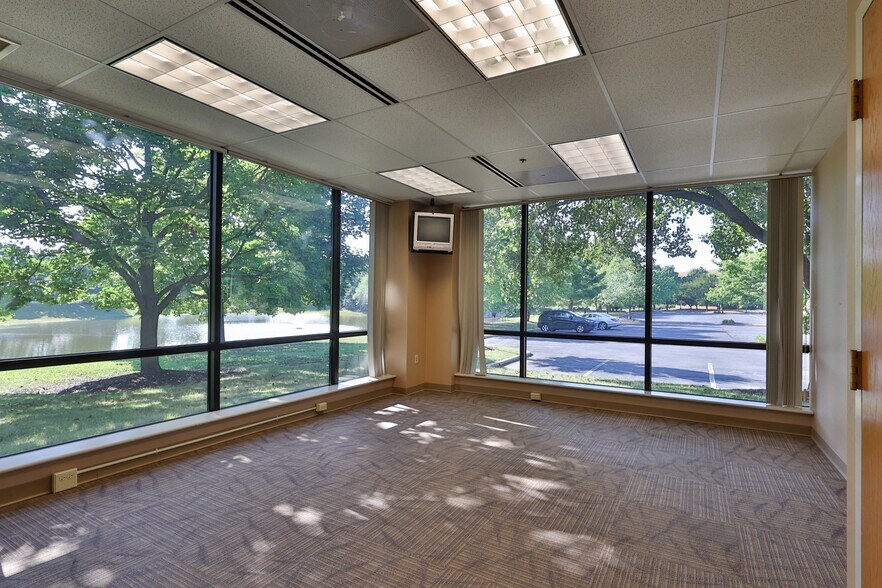 More Photos Of 1525 Valley Center Pky, Bethlehem Unknown For Lease