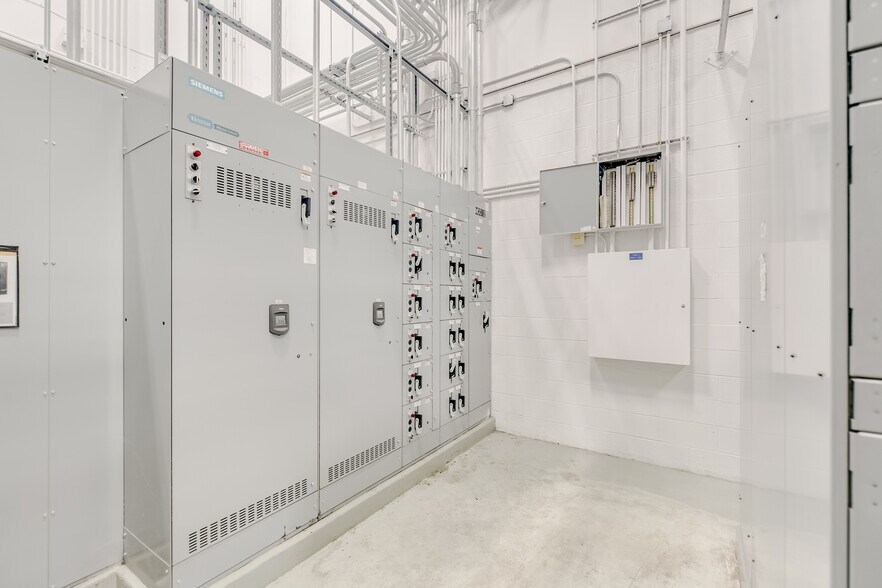 More Photos Of 1 Corporate Woods Dr, Bridgeton Distribution For Sale