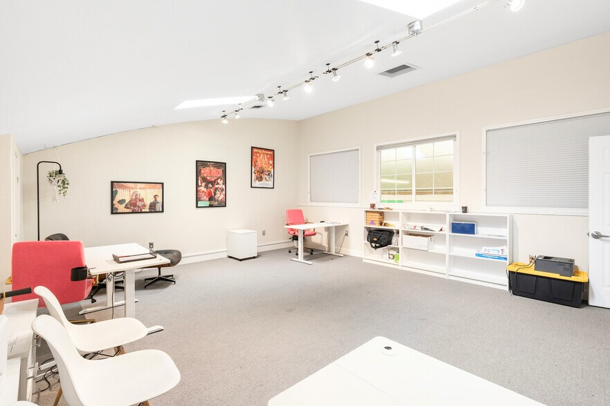 More Photos Of 560 4th St, San Francisco Showroom For Lease