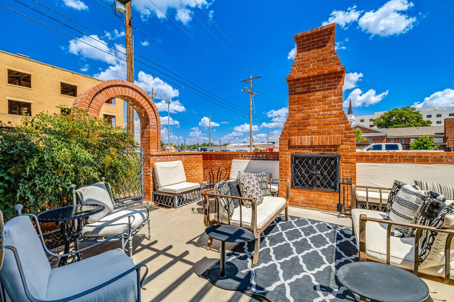 More Photos Of 38 N Chadbourne St, San Angelo Bar For Sale