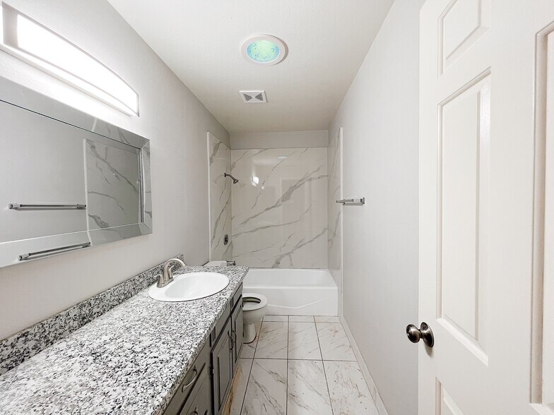 More Photos Of 301 Rivergate Way, Sacramento Multifamily For Sale