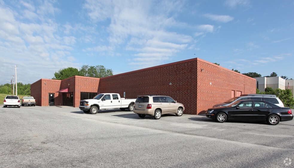 Primary Photo Of 1744 Westchester Dr, High Point Health Club For Lease