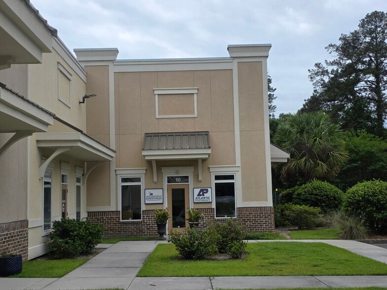 More Photos Of 2050 Old Bailey Rd, Ridgeland Showroom For Lease