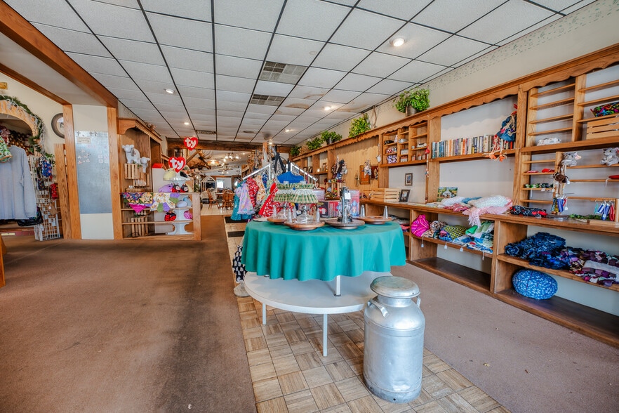 More Photos Of 176 N Market St, Shreve General Retail For Sale