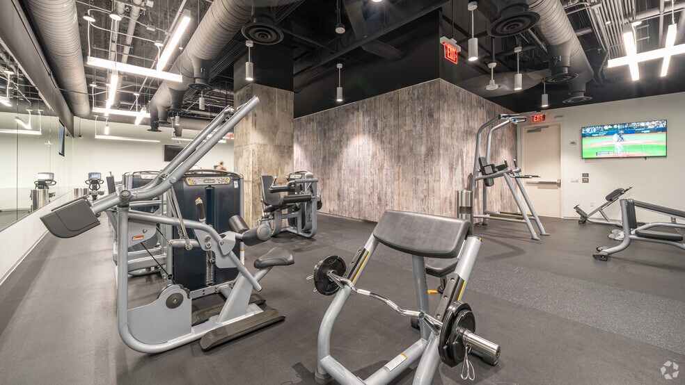 More Photos Of 1000 Main St, Houston Coworking Space