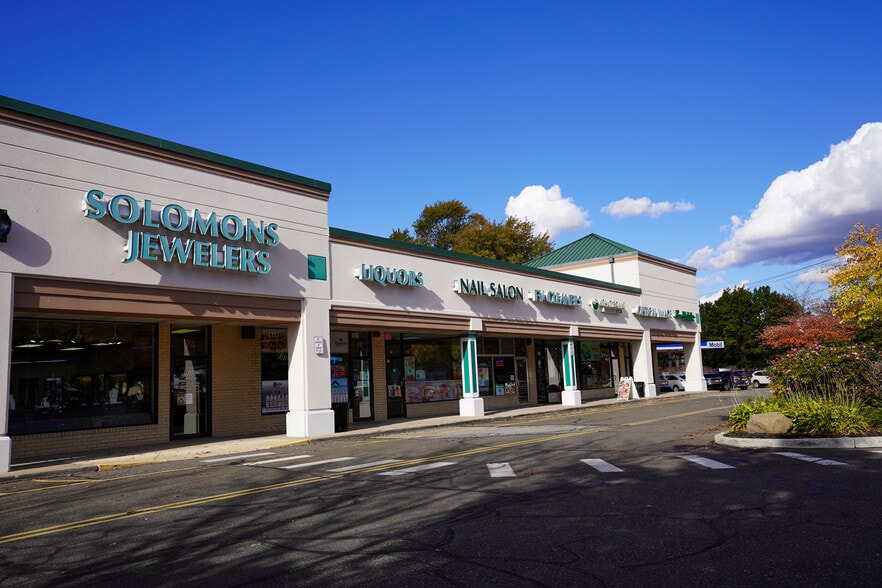 More Photos Of 6-52 Manetto Hill Rd, Plainview Storefront For Lease